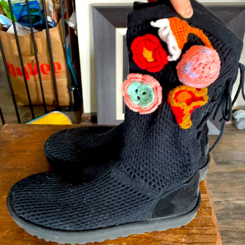 Ugg crochet boots. Black size 9